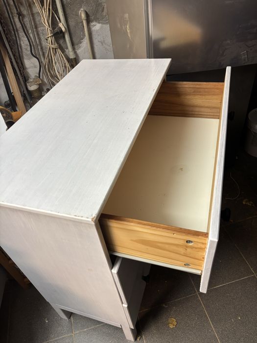 Komoda biala drewniana