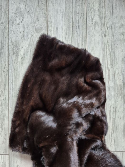 Норкова шуба з капюшоном