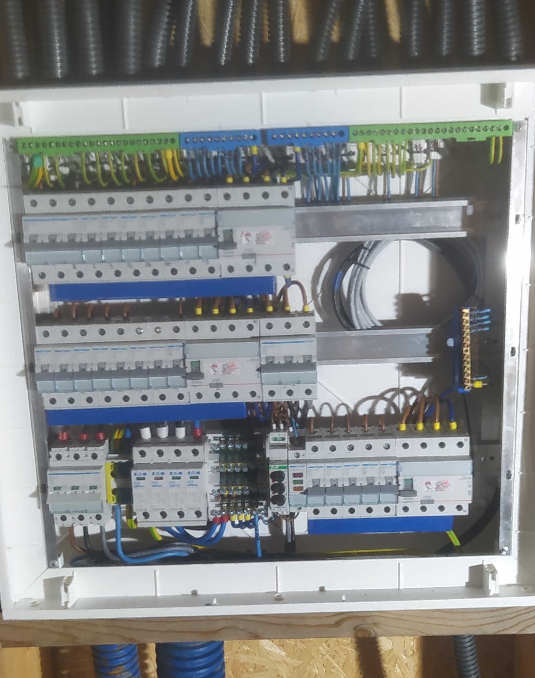 Elektryk – Awarie, Smart Dom, Bramy, Instalacje, AGD, Maszyny