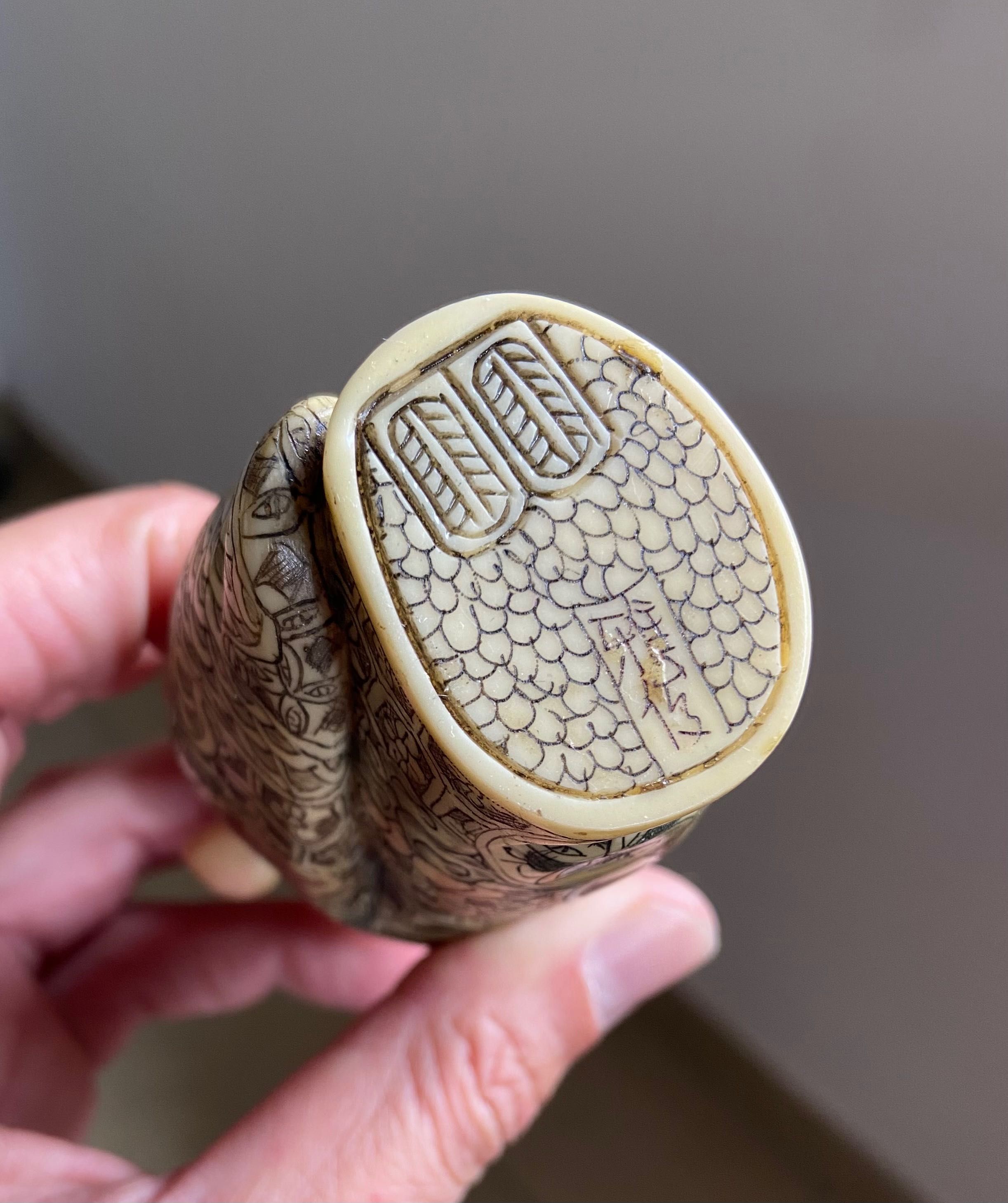 Figura de Netsuke japonês - Sábio barba longa - Assinado na base