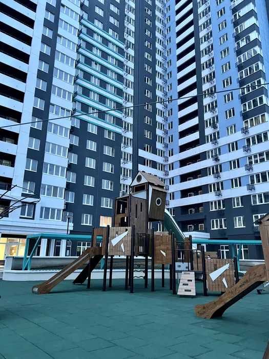 Срочно 2 комнатная квартира 66кв в ЖК Скай Сити