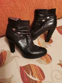 Botas cano baixo em pele