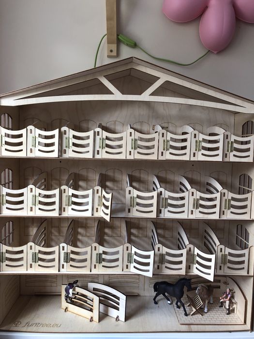 Stajnia dla koni drzewniana FUNTREE EU