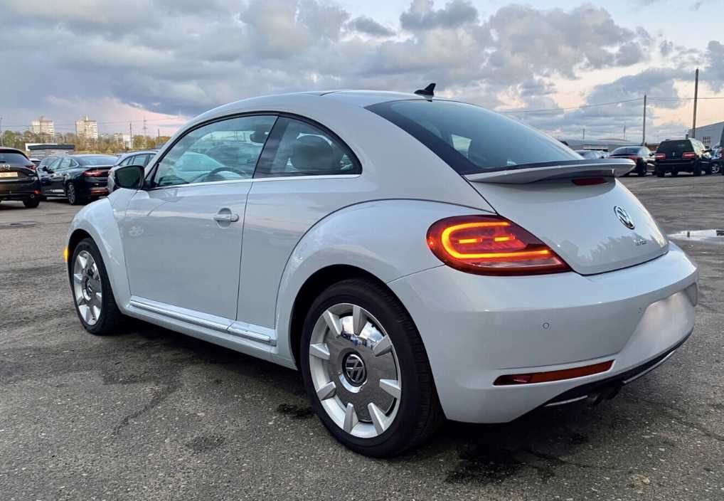 Volkswagen Beetle 2018 2.0 турбо