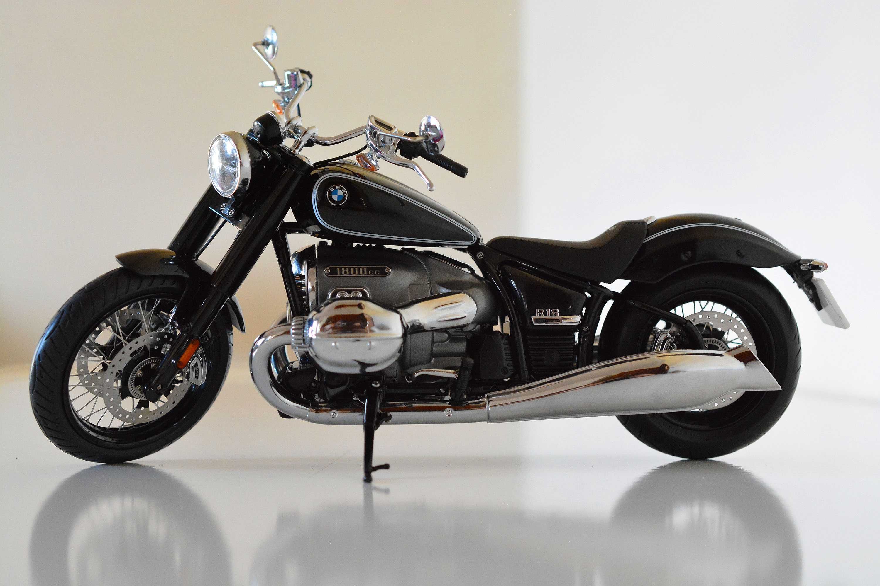 1/10 BMW Motocicleta Miniatura (Novo)