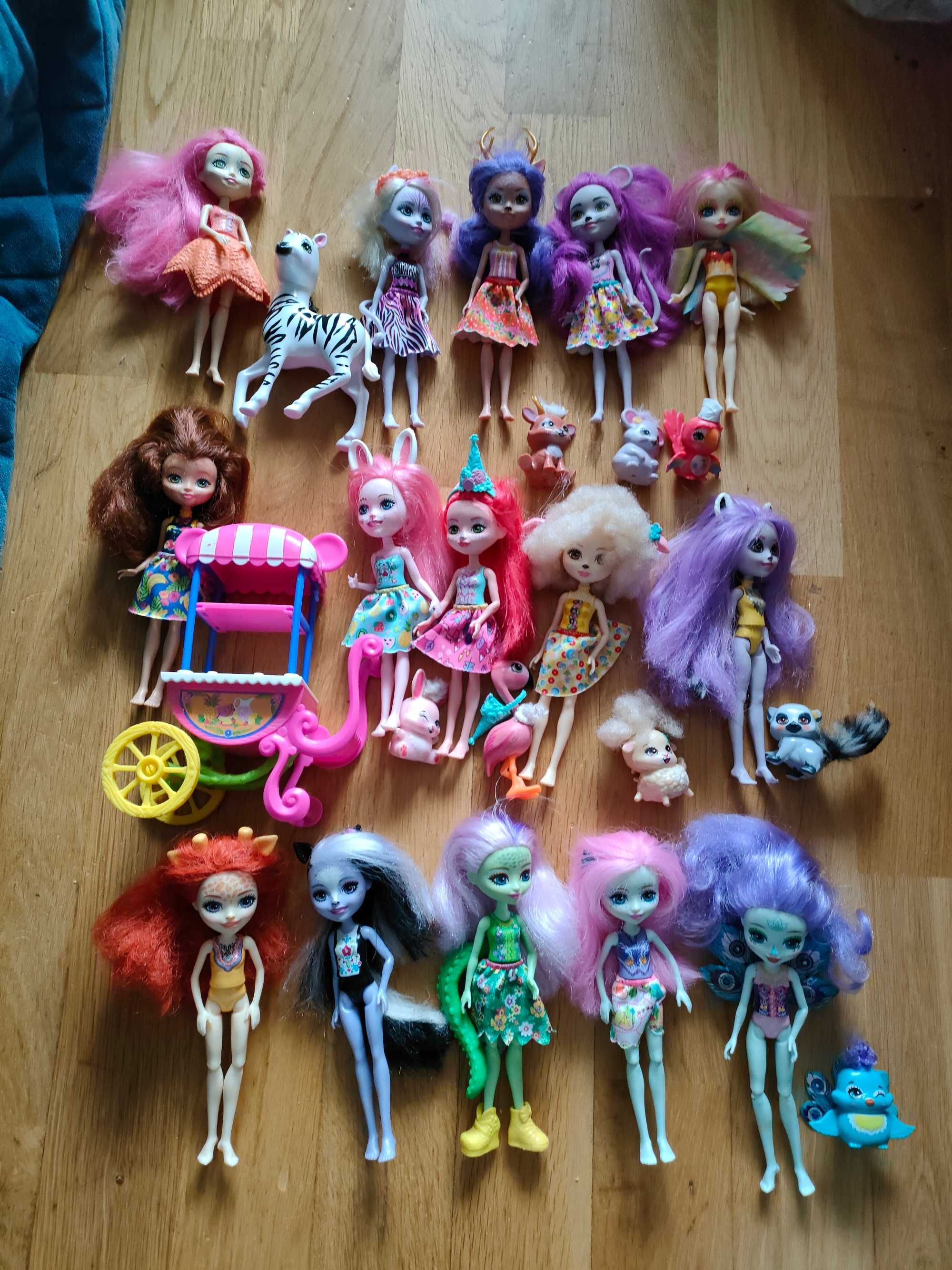 Enchantimals lalki 15 lalek i wózek