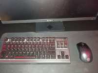 Kmpoter gamingowy wraz z monitorem i innymi dodatkami