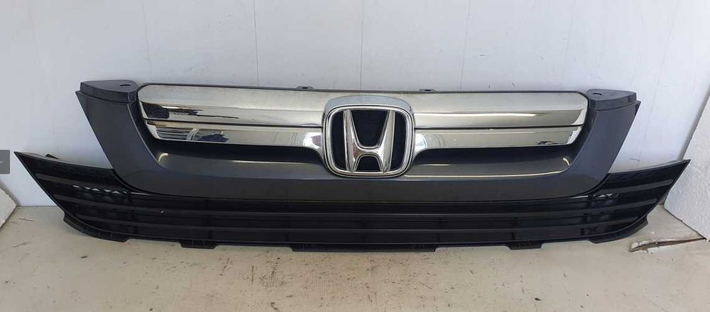 Решетка радиатора Разборка CR-V I II III Розборка грузовиков вантажіво