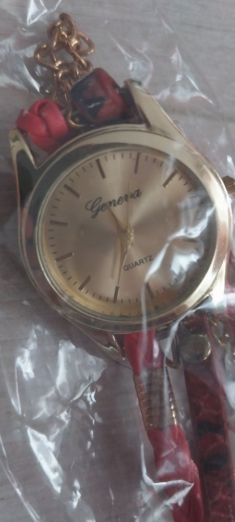 Годинник, браслет, та комплект з (браслет, кільця, сережки) Avon