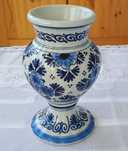 Oryginalny wazon Delft – holenderska porcelana z ornamentem kwiatowym