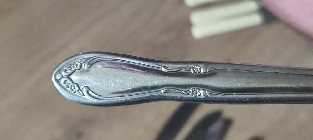 Столові ножі Oneida.