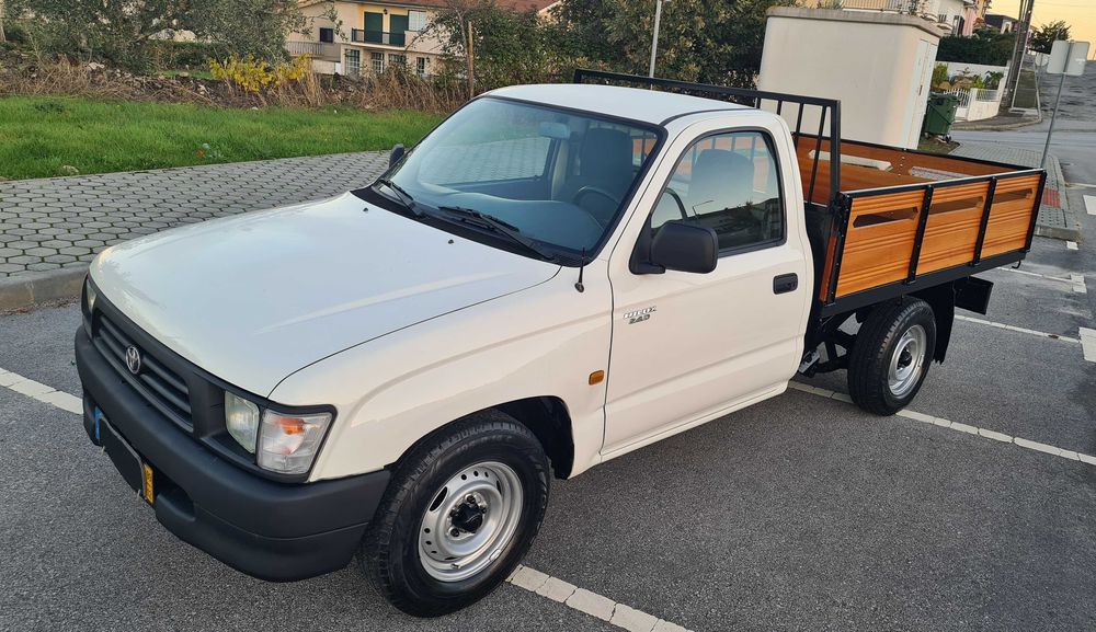 toyota hilux poucos km
