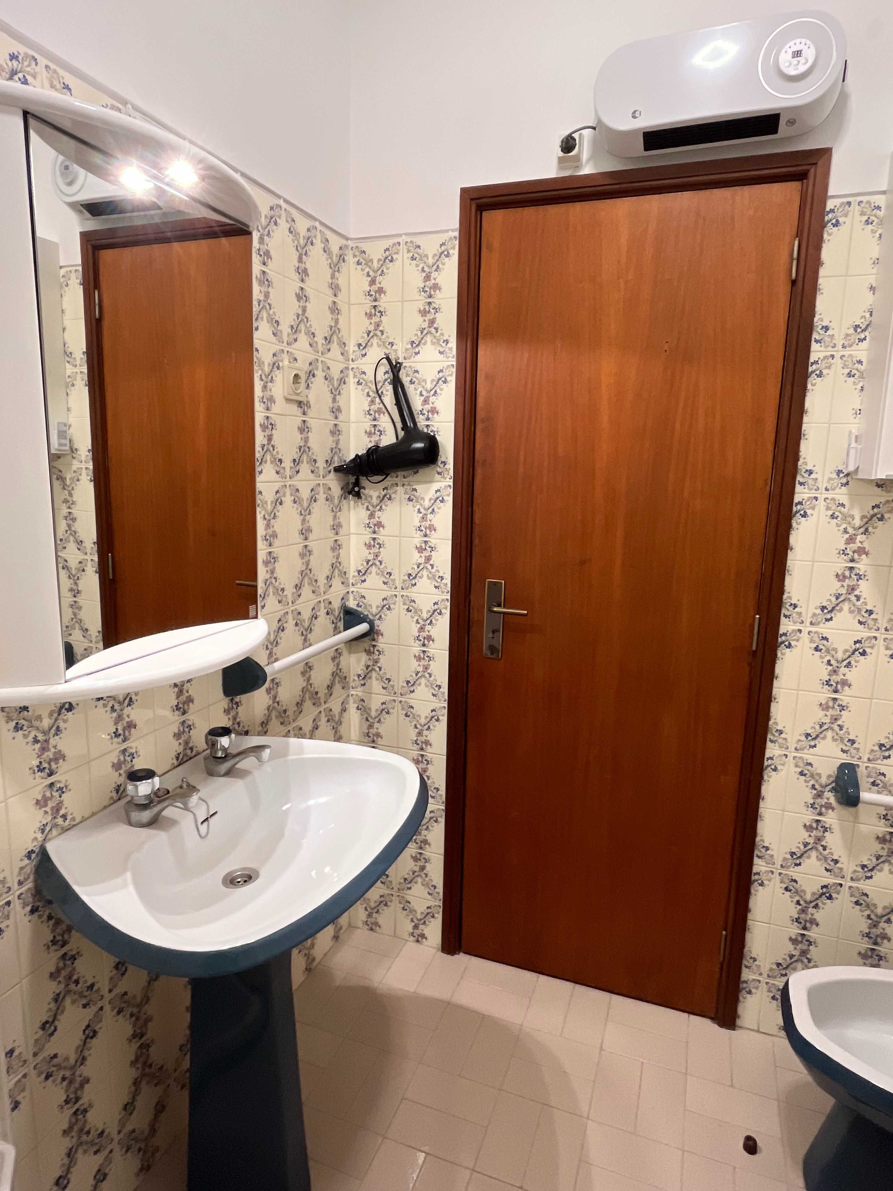 Quarto menina estudante - T2 perto Faculdade de Belas Artes/Porto