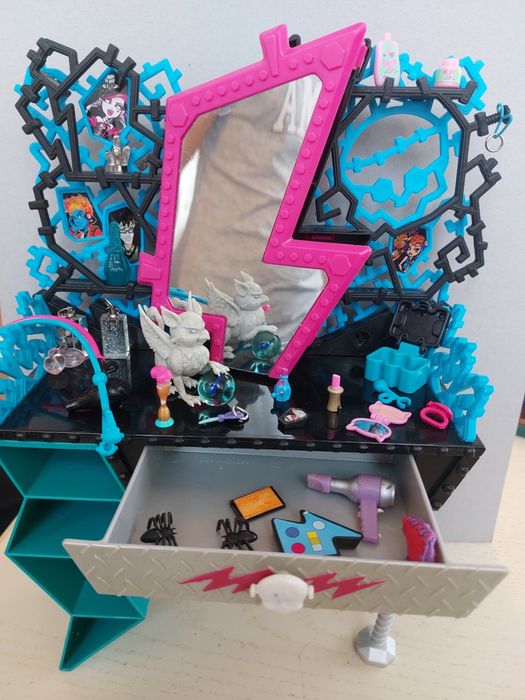 Мебель для кукол Монстерхай