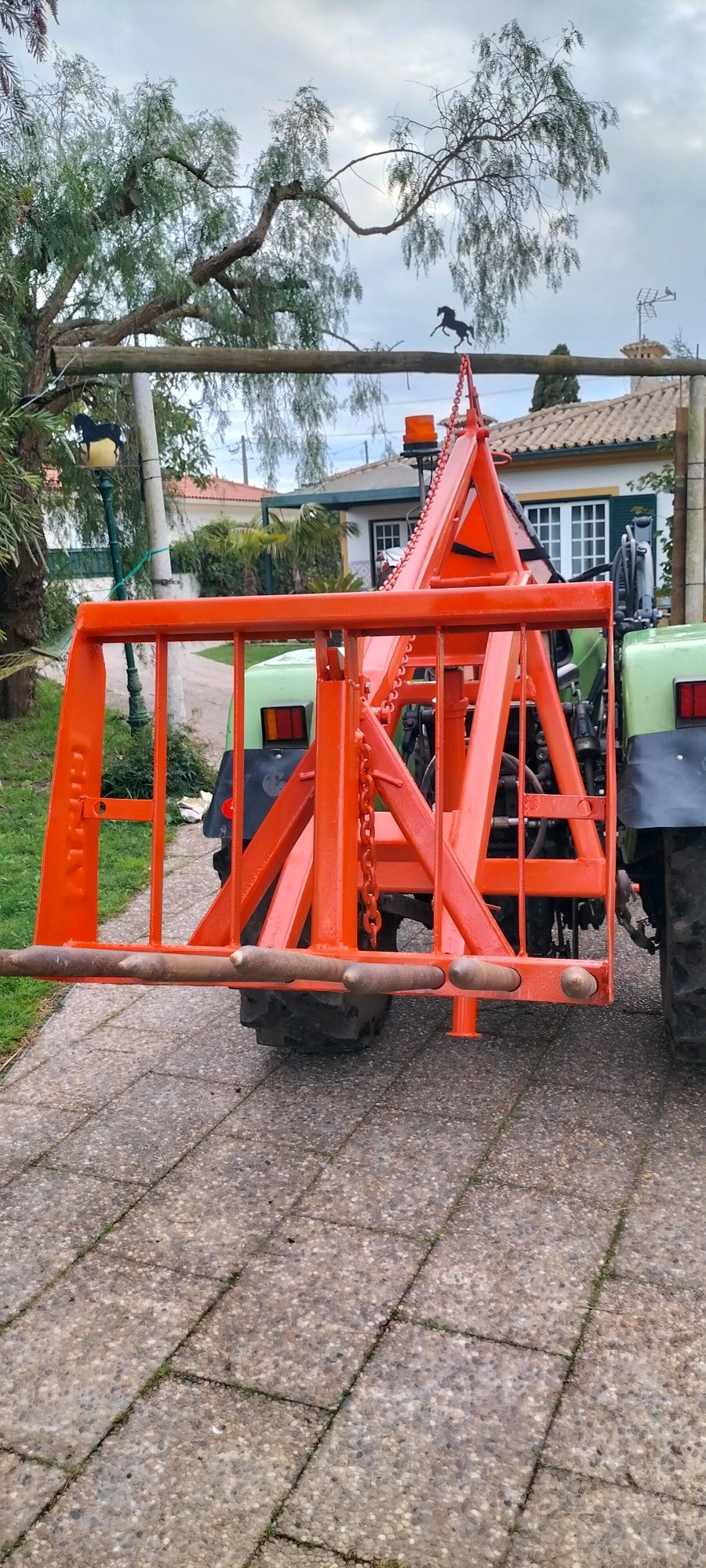 Carregador traseiro para trator