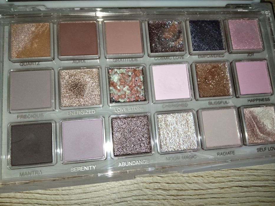 Huda Beauty Rose Quartz paleta cieni