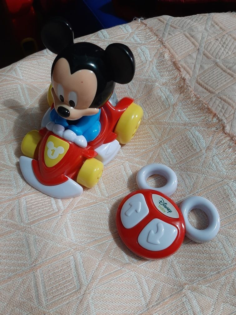 Carro do Mickey com comando
