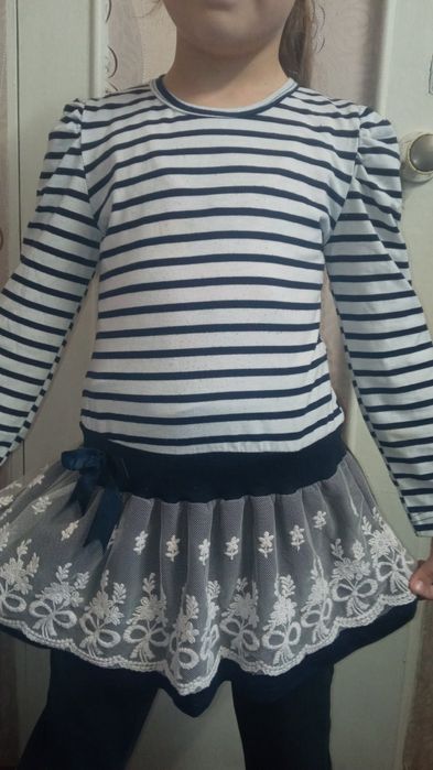 Костюм гарна сукня  нарядне плаття платтячко полоска квіти