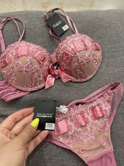 Комплект белья лифчик и трусики розовый S комплект білизни ліф трусики