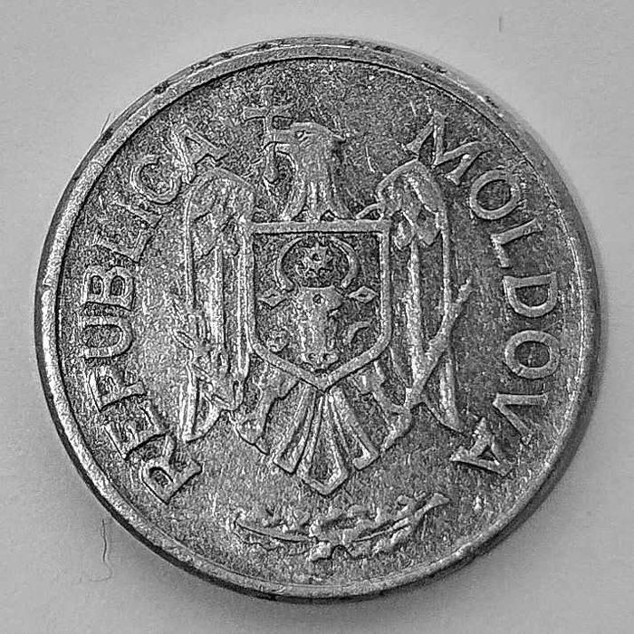 Монета 10 bani 2000 год Молдова.