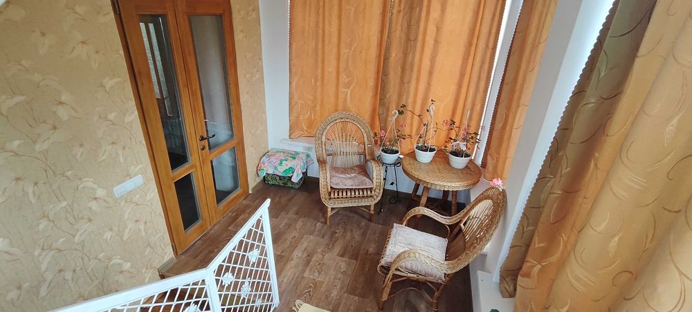 Здається будинок.4 роздільні кімнати.2 санвузли.Меблі.Побутова техніка