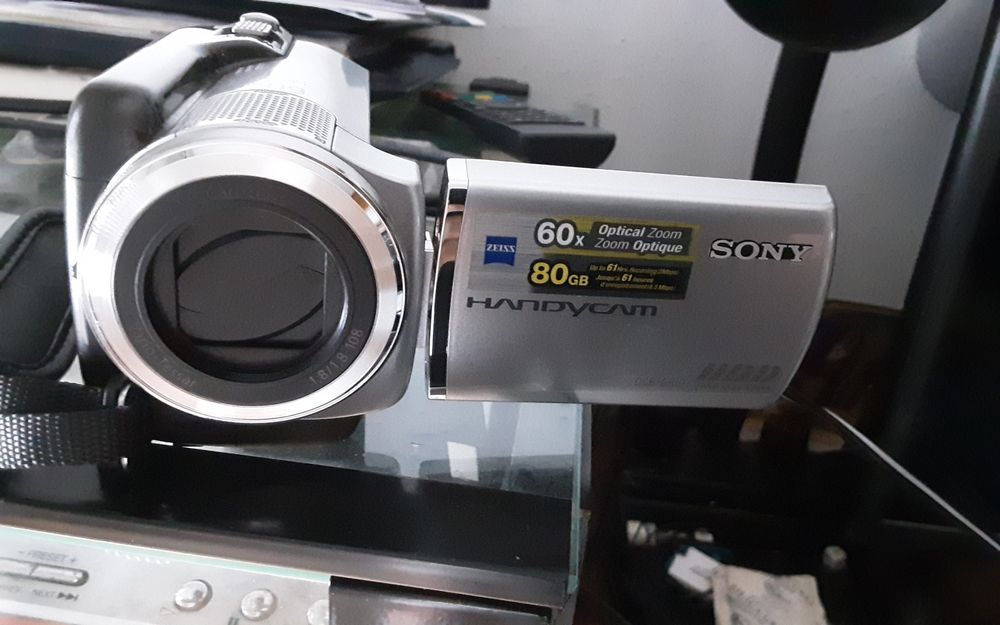 Câmara de video sony modelo DCR-SR 80 gb HDD