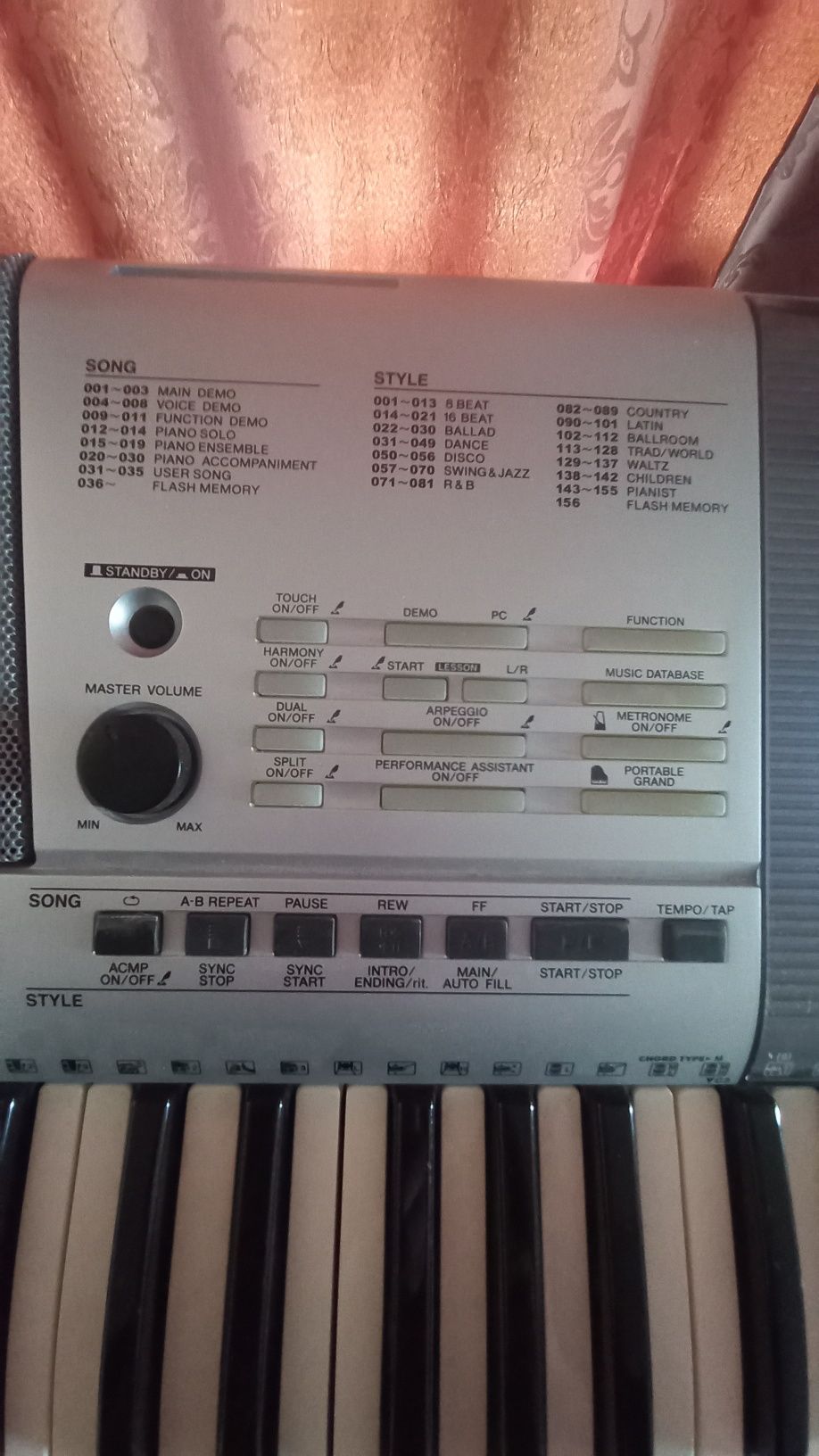 Продам синтезатор Yamaha PSR E 403