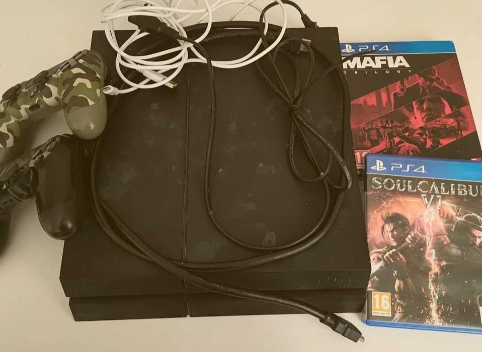 Ps4 slim, dwa pady, gry Fifa 22, Mafia