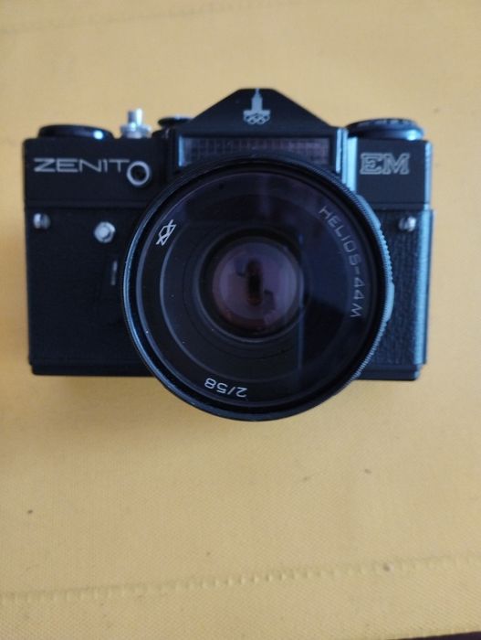 Câmara Fotográfica "ZENIT -EM"