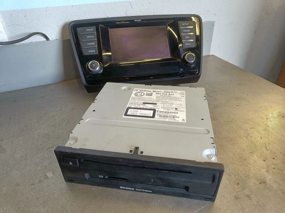 Radio Ekran Skoda Octavia 3 III Czytnik Multimediów Wyświetlacz 5E0035842 5E0919605B