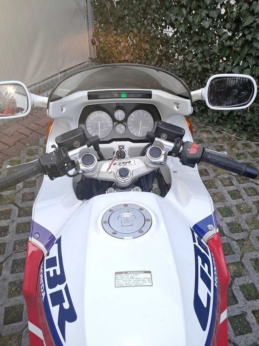 Honda CBR 1000F sc-24