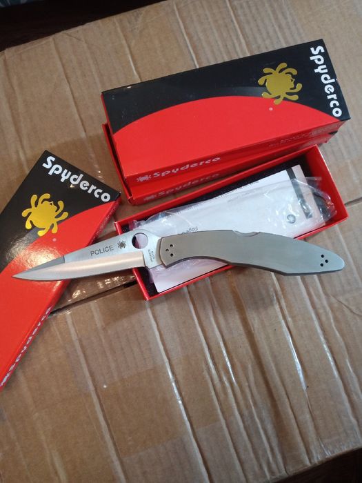 Nóż składany Spyderco Police Stainless Steel.
