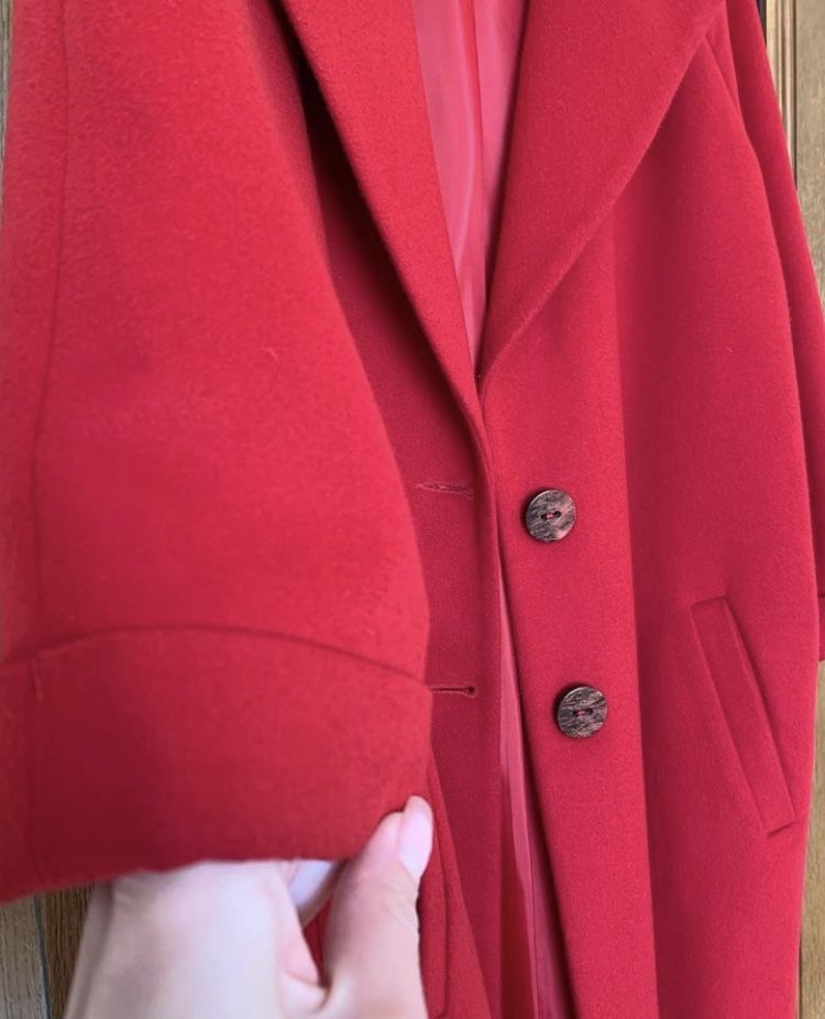 Пальто червоне,розмір с
