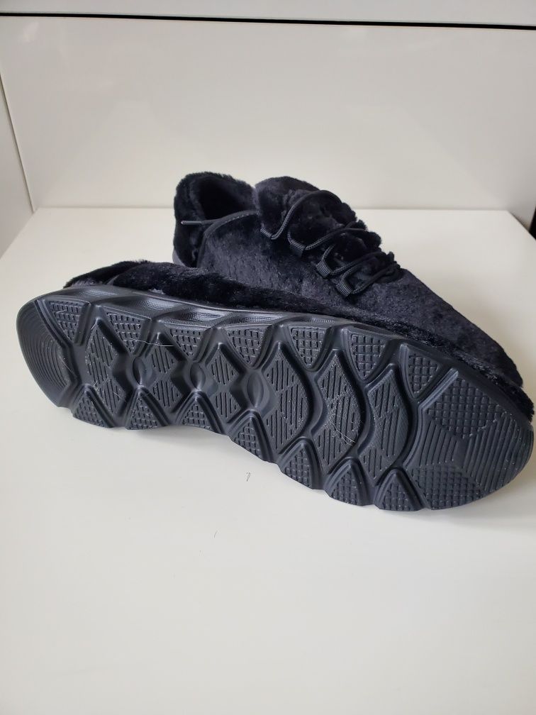 Buty sportowe męskie lekkie wygodne pluszowe czarne roz.45 i 43
