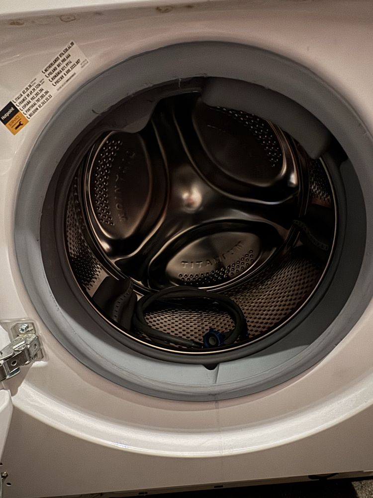 Máquina de Lavar e Secar de Encastre Hotpoint - BIWDHG861484EU
