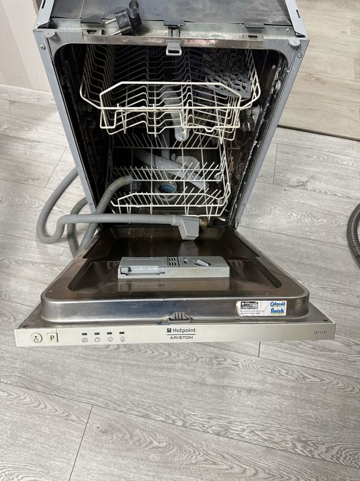 Продам посудомоечную машину ARISTON
