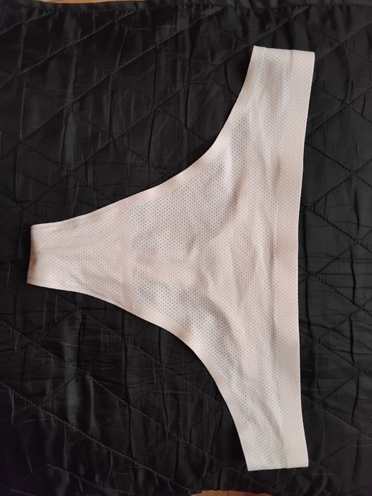 Бесшовные стринги новые. Размер S