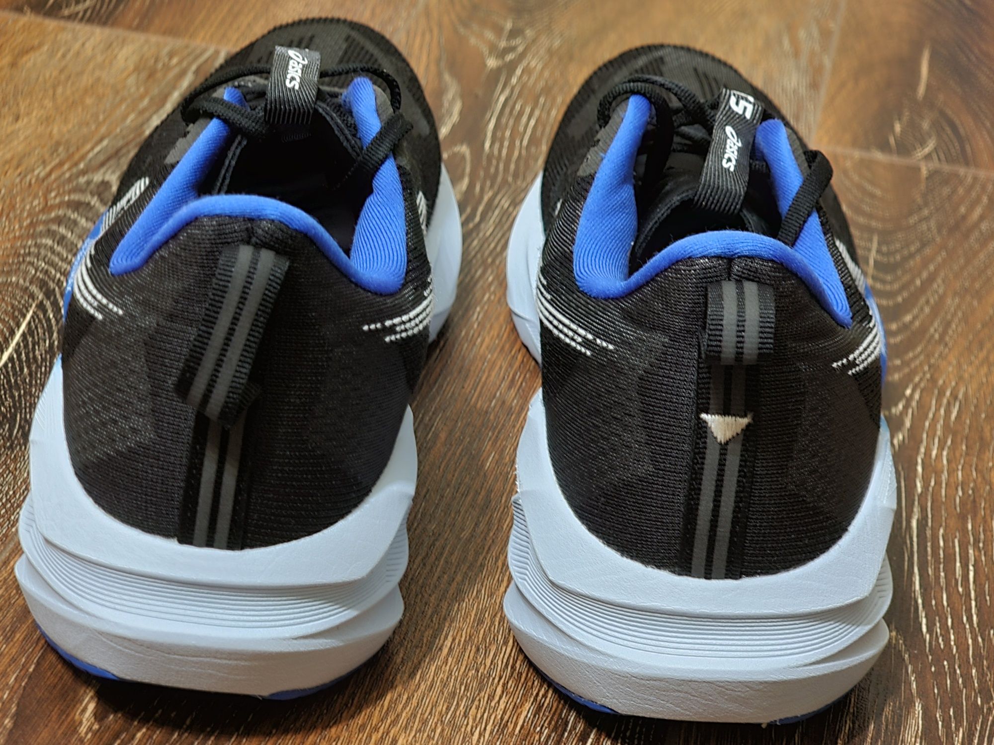 Оригінал 100% чоловічі кросівки asics novablast 5  eur 48