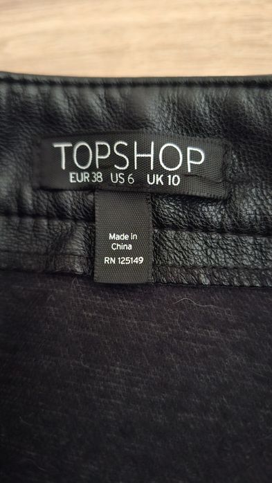 Спідниця під шкіру,на блискаввці