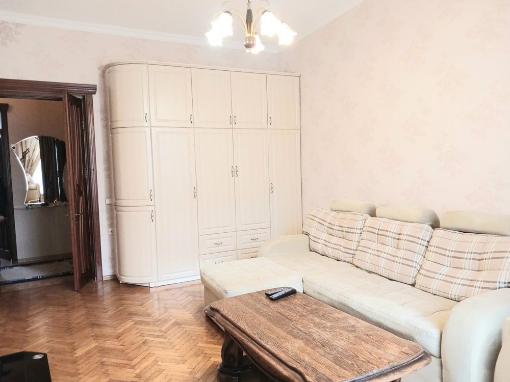 Реальная 3-ка в Центре, Архитектора Бекетова, Гиршмана 17
