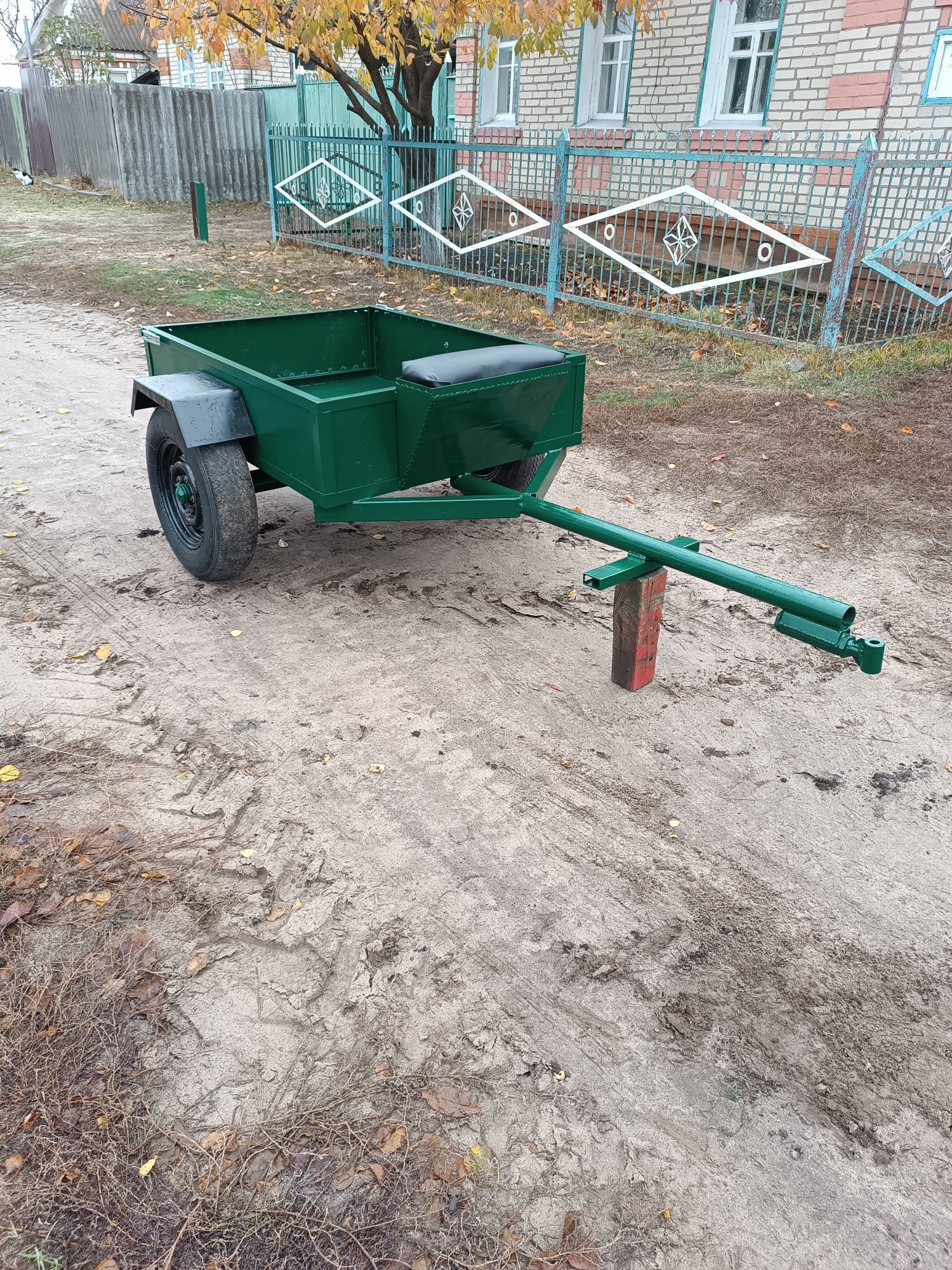 Продам прицеп новый