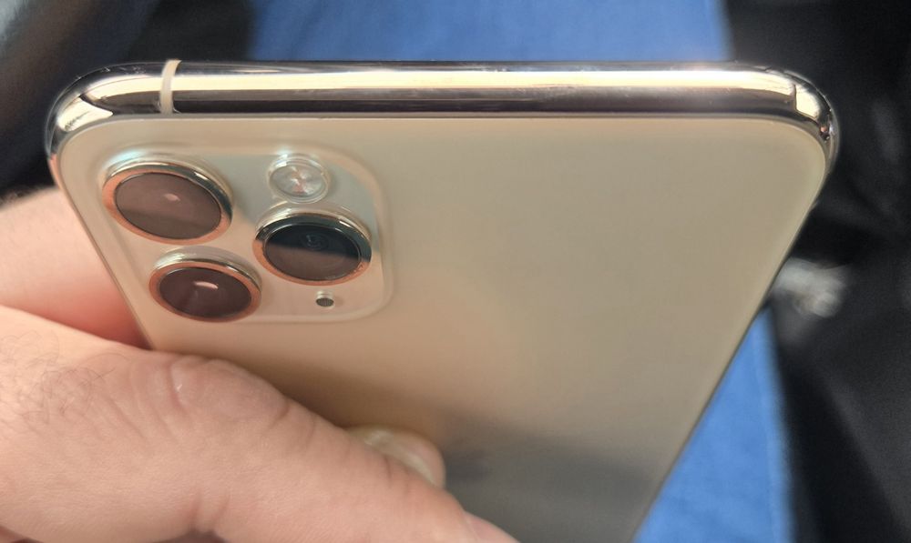 Iphone 11 pro max 64gb dourado