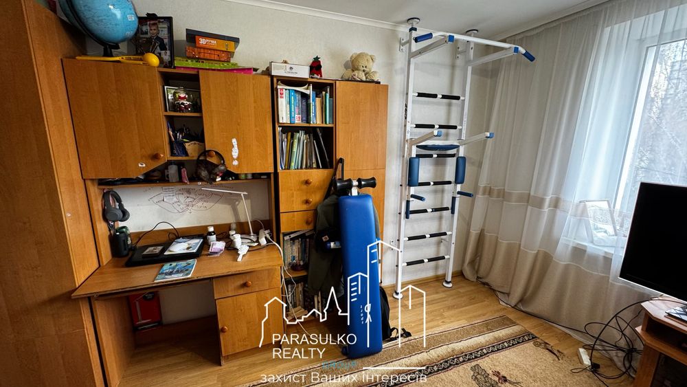 Три кімнатна квартира на мікрорайоні