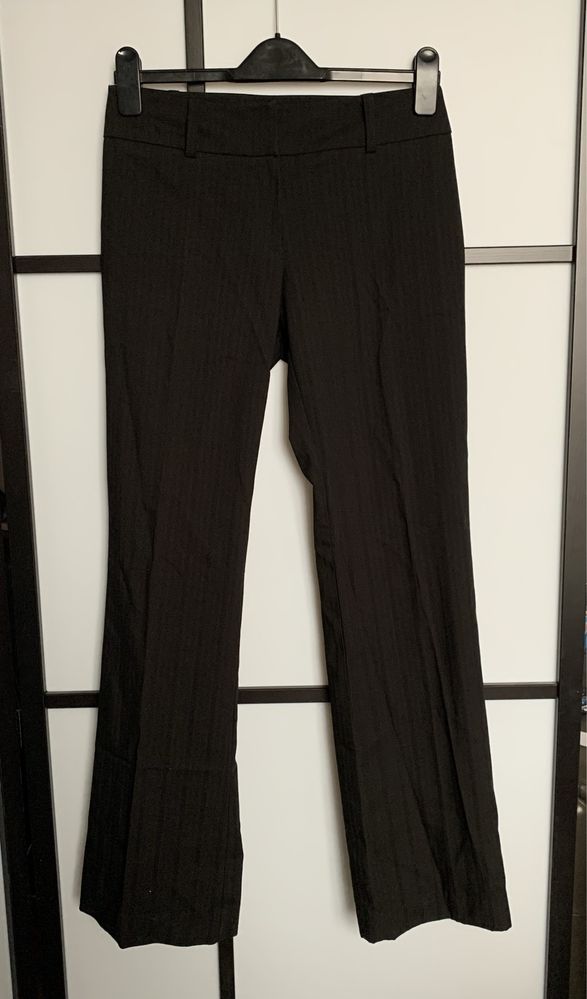 Spodnie garniturowe damskie eleganckie czarne na kanty Promod 38