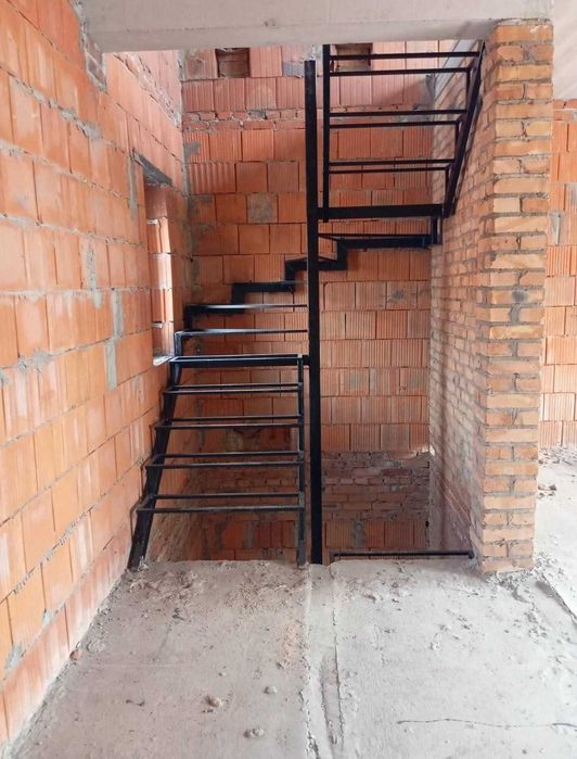 2-поверховий таунхаус 131 м² з власним двориком і паркомісцем