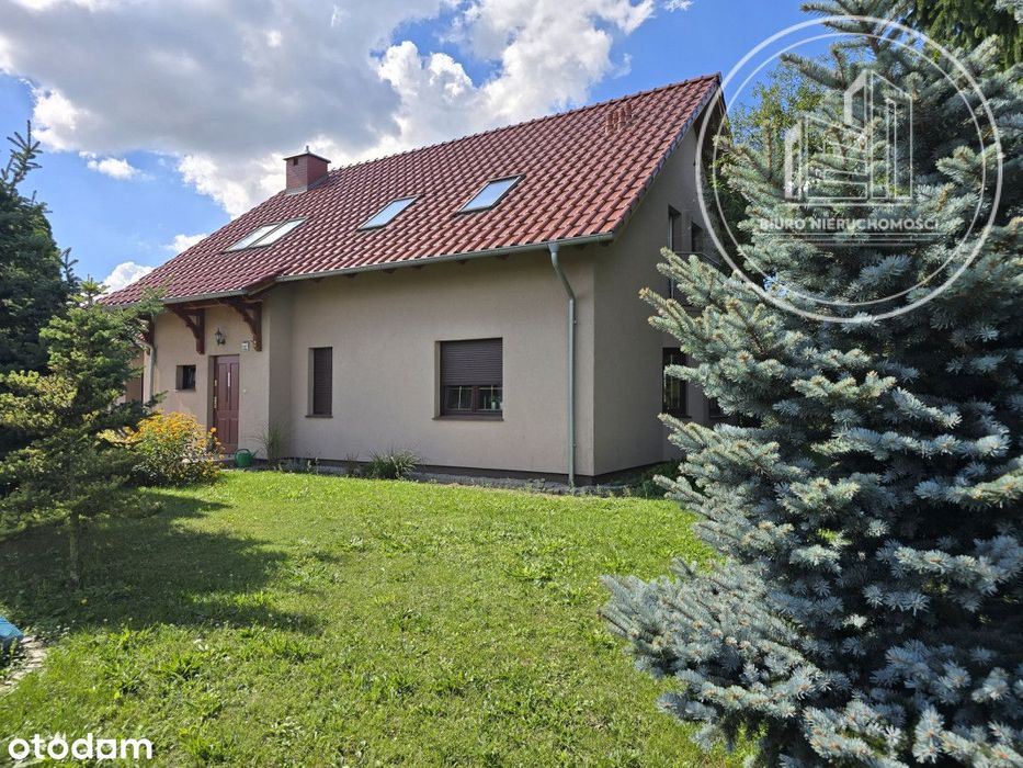 Dom wolnostojący z dużym ogrodem