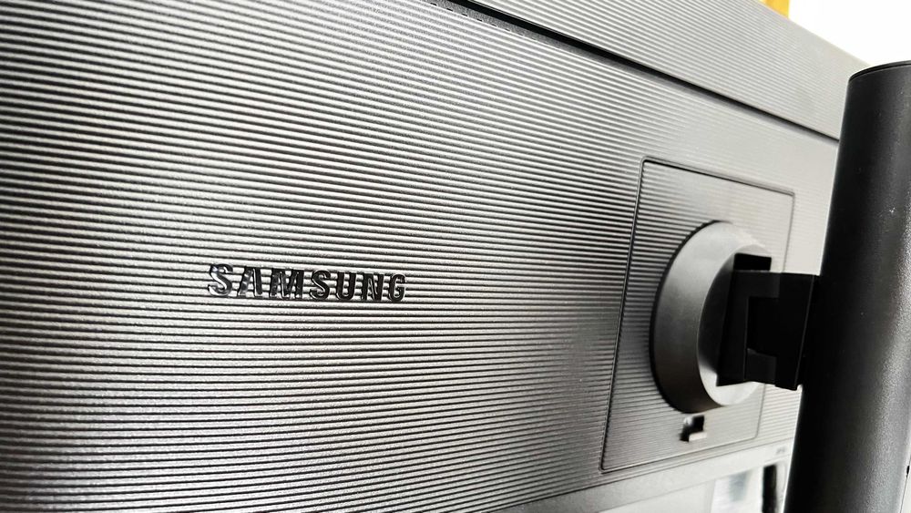 Monitores SAMSUNG procuram casa para continuarem a ser felizes