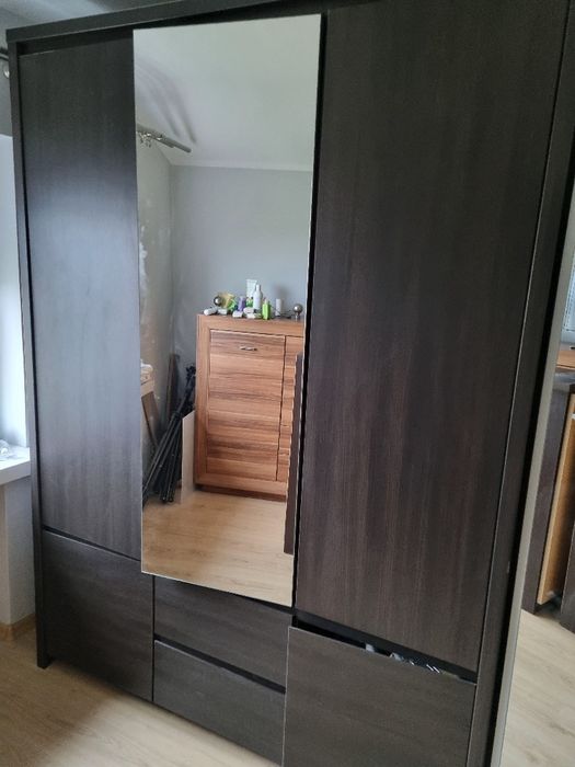 Szafa z lustrem półki drążek orzech garderoba