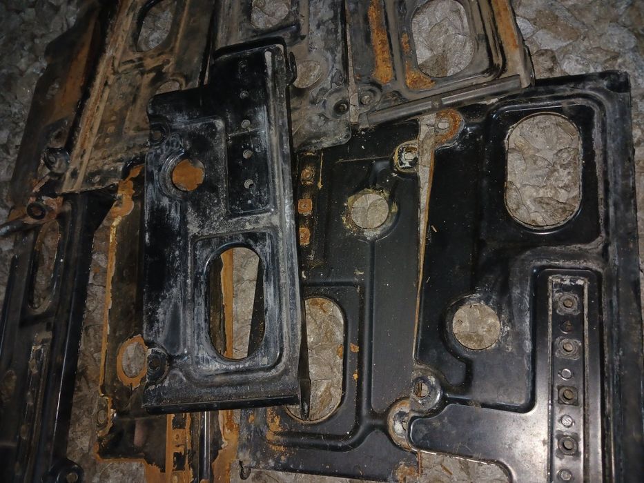 Продам крепление кронштейн под аккумулятор на ауди а6с5