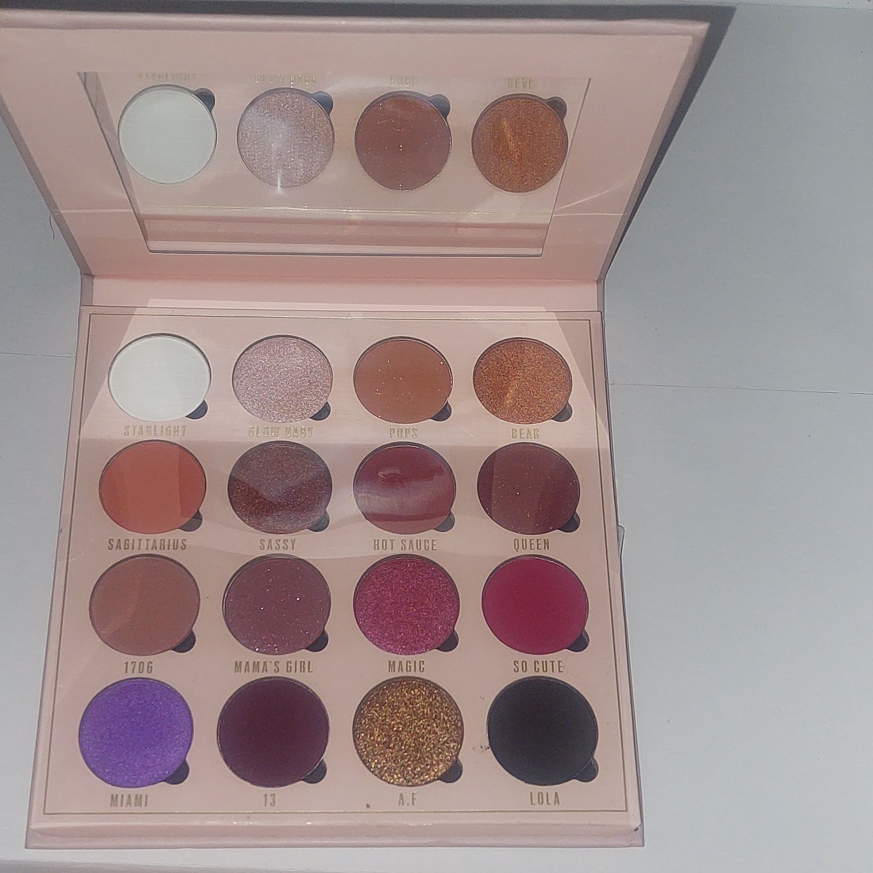 1zł Wysyłka Duza paleta 16 cieni Revolution Obsession+lusterko TANIO